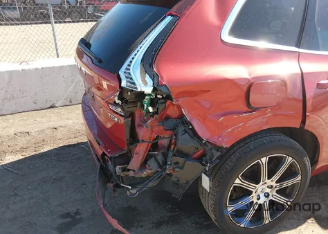 2018 Volvo Xc60 T5 Inscription z USA, uszkodzony, nr VIN YV4102RL2J1011944